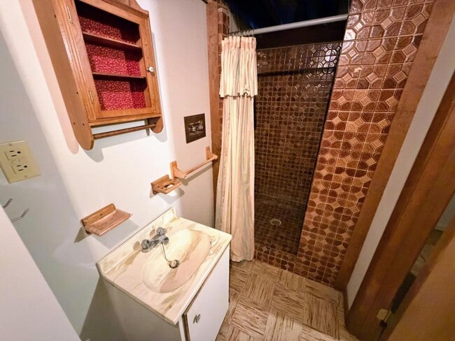 Building Photo - 6022 Applecrest Ct