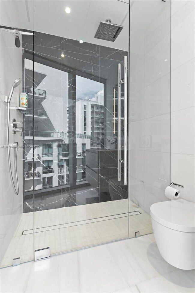 Building Photo - 300 Biscayne Blvd Way
