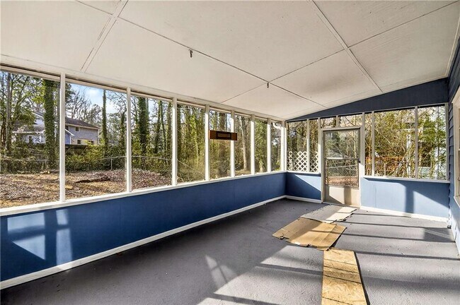 Building Photo - 1075 Forest Heights Rd