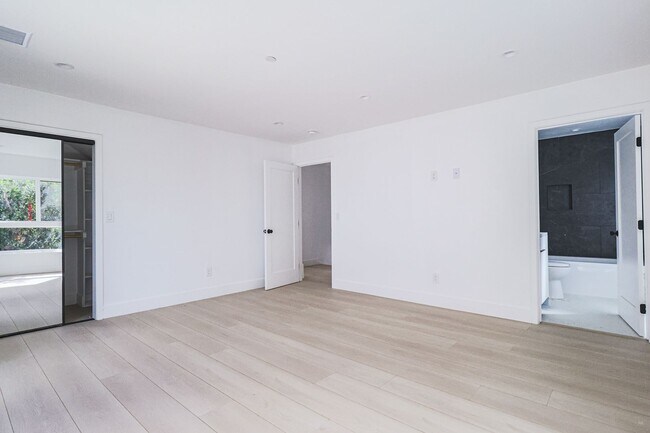 Building Photo - NEW CONSTRUCTION LUXURY 4 BED TOWNHOMES WITH ROOF DECKS