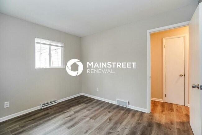 Building Photo - 3 Bedroom Pet-Friendly Home in Columbus, OH with Main Street Renewal