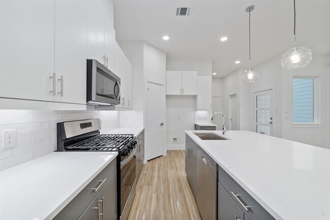 Building Photo - 2109 Holman St