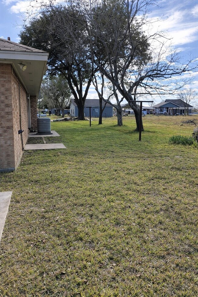 Building Photo - 21547 Binford Rd