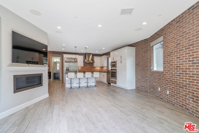 Building Photo - 12860 S Seaglass Cir