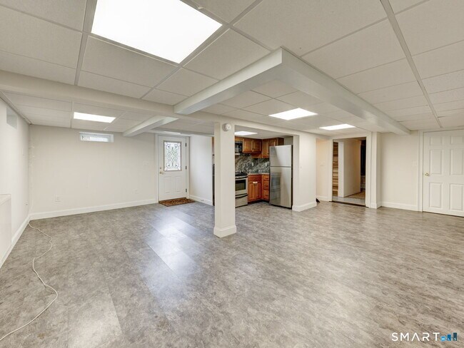 Building Photo - 25 Amity St