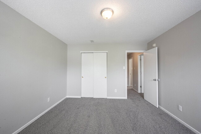 Building Photo - "Charming 4-Bedroom Home in Noblesville with Spacious 2,145 Sq Ft Layout!"