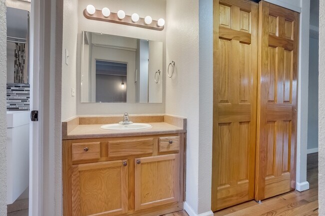 Building Photo - 50 N Clarkson St