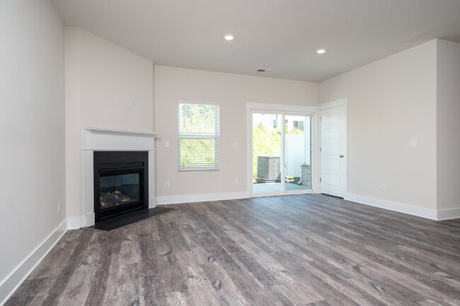 Building Photo - Stunning 3BR/2.5BA Luxury Townhome with Loft & Garage in Greenville! $2,050/mo rent