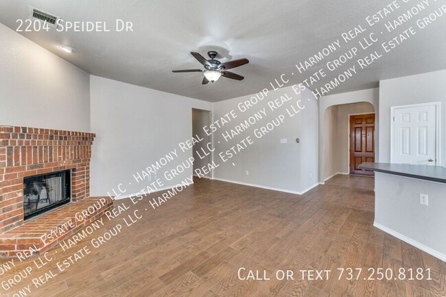 Building Photo - 2204 Speidel Dr