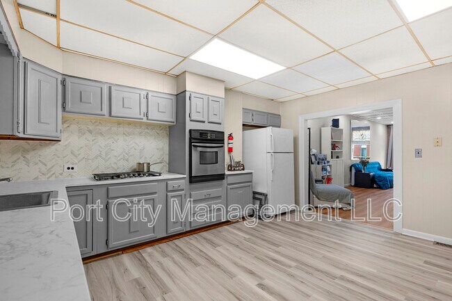 Building Photo - 114 N Highland Ave