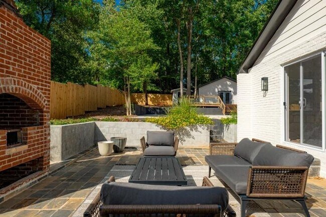 Building Photo - 3154 N Druid Hills Rd