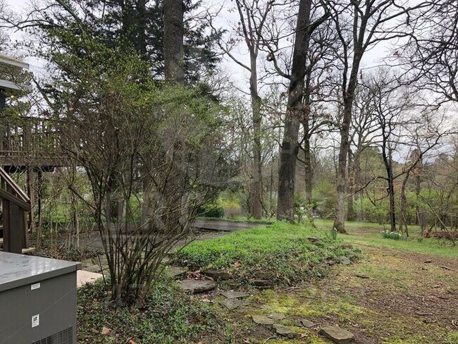 Building Photo - 3 bedroom, 2 Bath House Near University of Arkansas campus