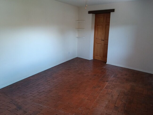 Building Photo - Stunning 3-bedroom, 2-bathroom home! Comin...