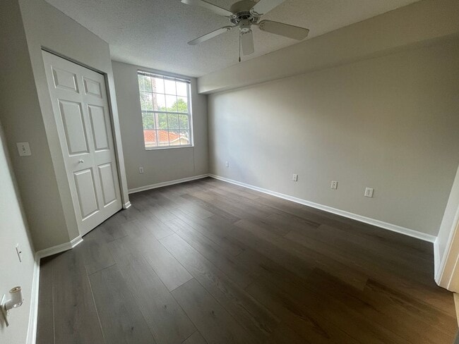 Building Photo - ANNUAL RENTAL - 1 BED / 1 BATH THE SANCTUA...