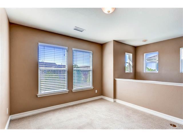 Building Photo - 2 bedroom plus loft single family home in Central Park!