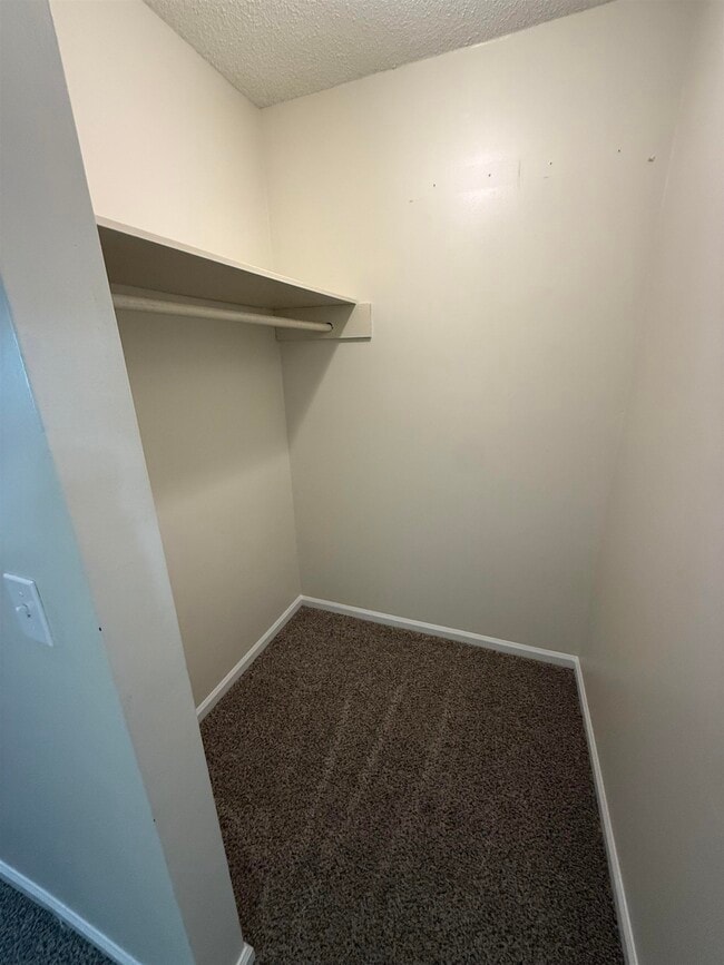 Building Photo - 411 Cambridge Cir