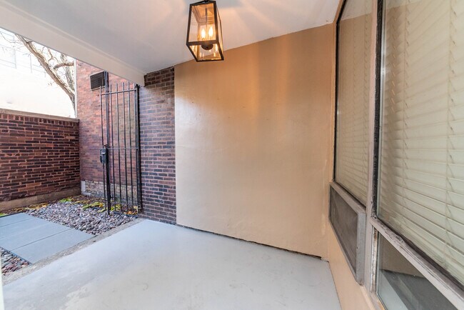 Building Photo - 1750 N Wells St