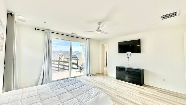 Building Photo - Beautifully Designed, and Upgraded, Newer ...