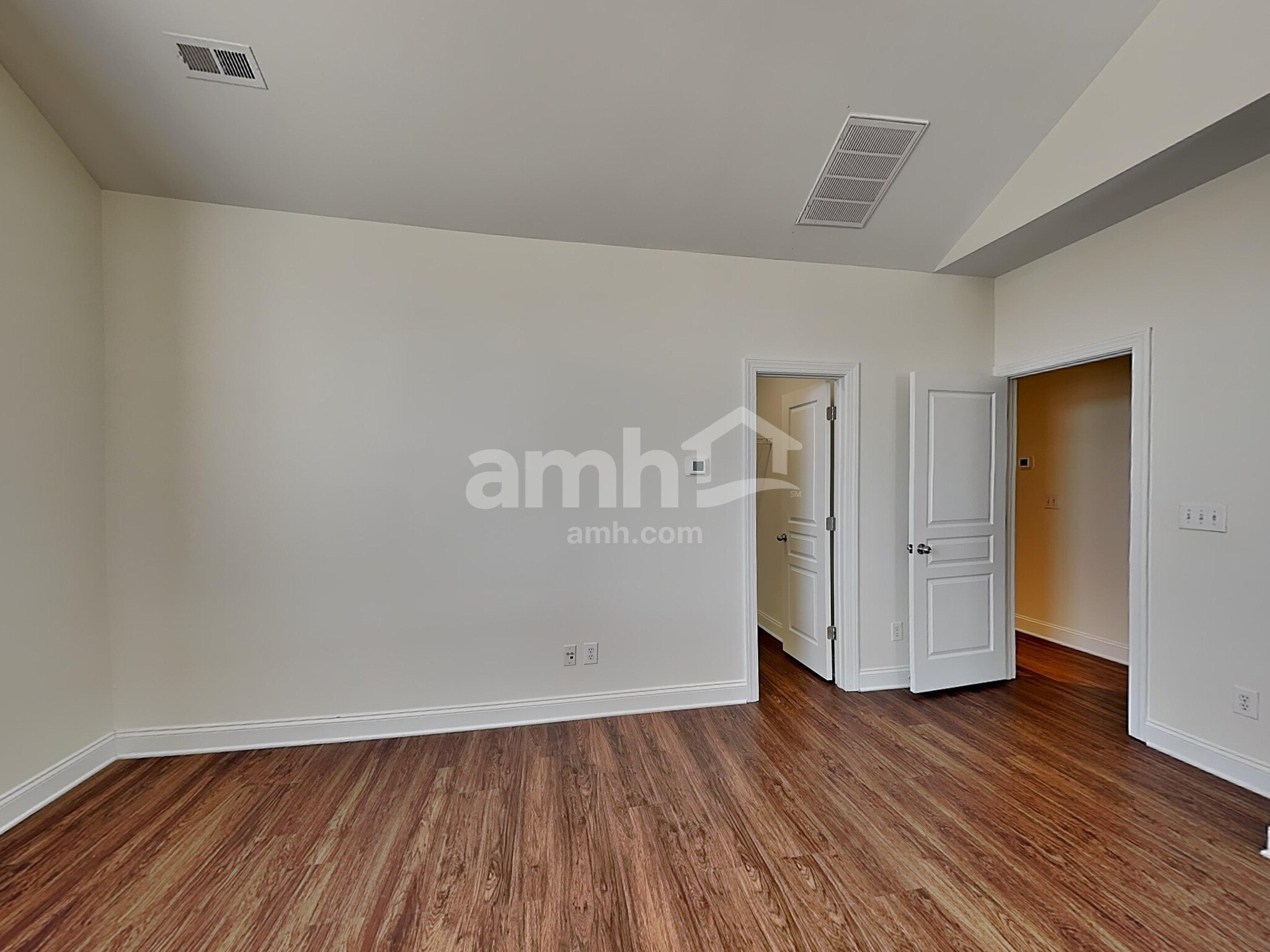 Building Photo - 8100 Lynwood Square