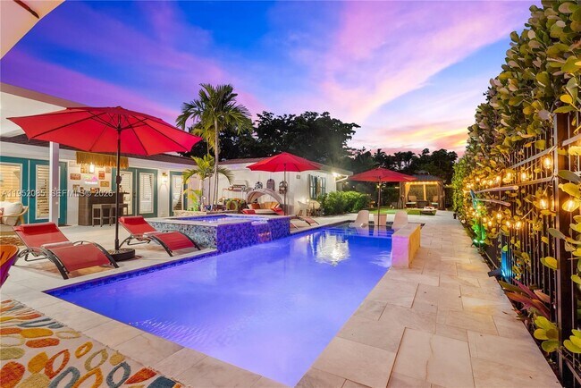 Building Photo - 2600 NE 15th St