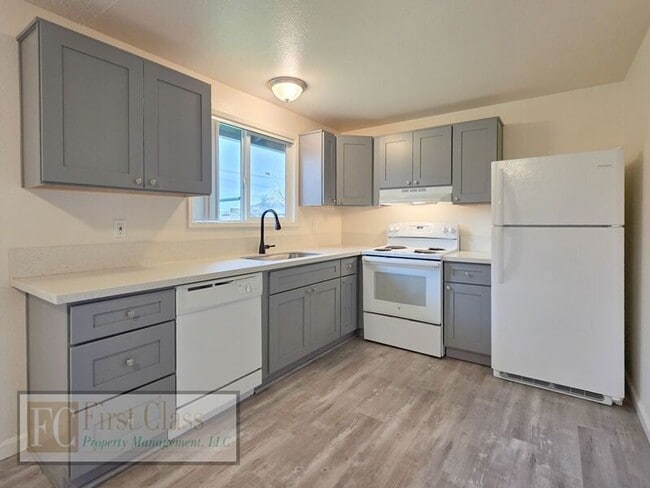 Building Photo - 1760 NE 24th Ave