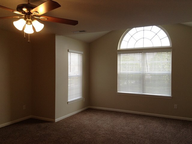 Building Photo - 10 Hunterbrook Ct