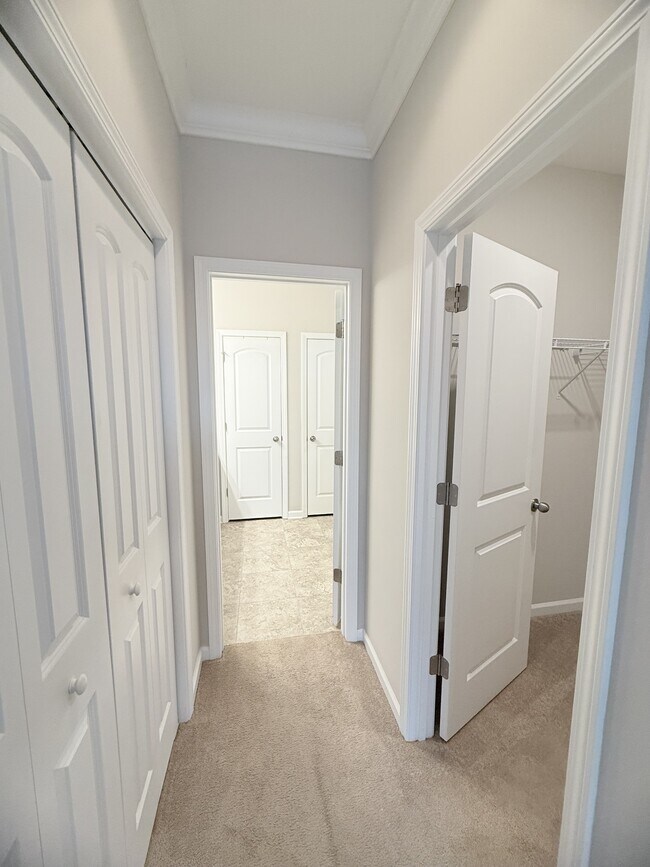 Building Photo - 220 Machrie Lp