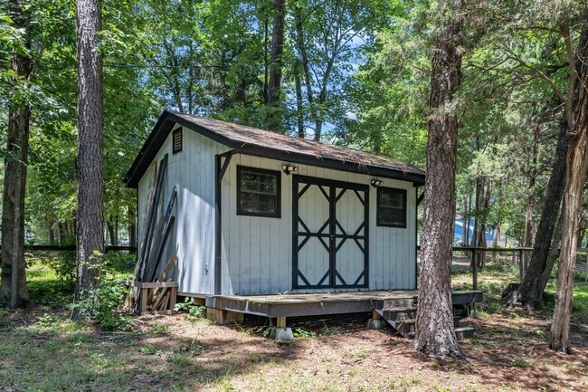 Building Photo - Cute 3/1.5 Close to RTP