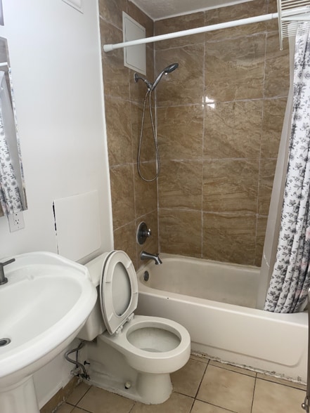 Building Photo - 2509 Ala Wai Blvd