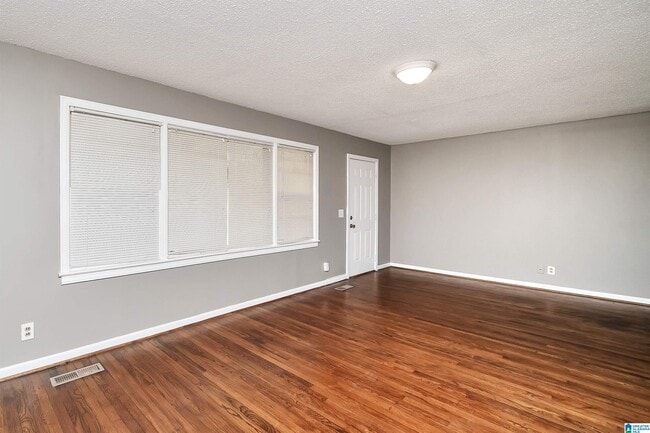 Building Photo - 1301 27th Ave N