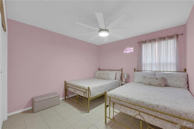 Building Photo - 32 Robin Ave