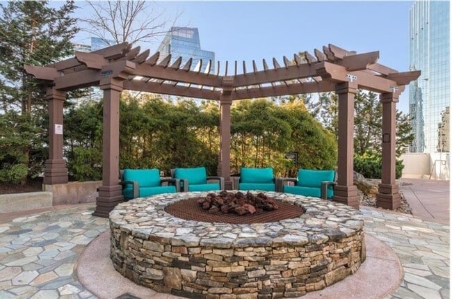 Building Photo - 3324 Peachtree Rd NE