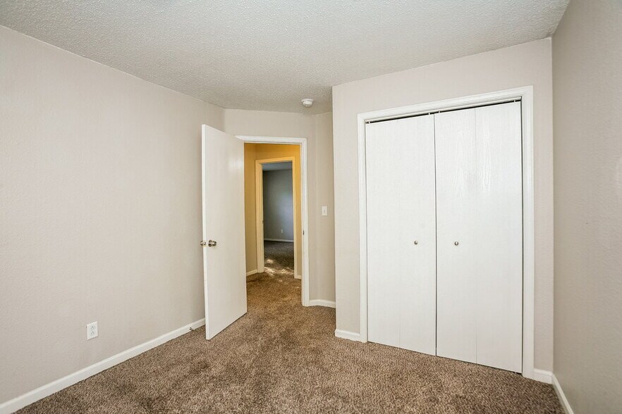 Building Photo - 5408 Alameda Rd