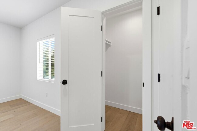 Building Photo - 5452 Harcross Dr