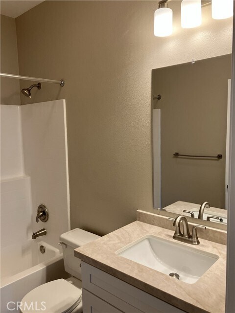 Building Photo - 37 Vía Barcelona