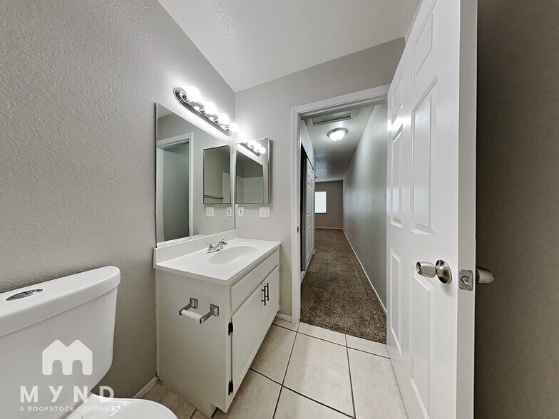Building Photo - 2835 Floral Peak Dr
