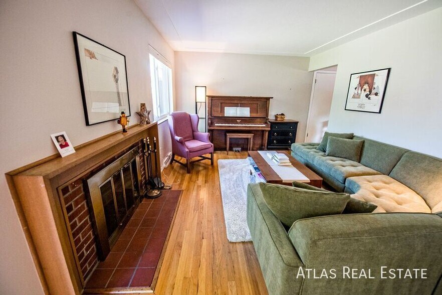 Building Photo - 681 S Holly St