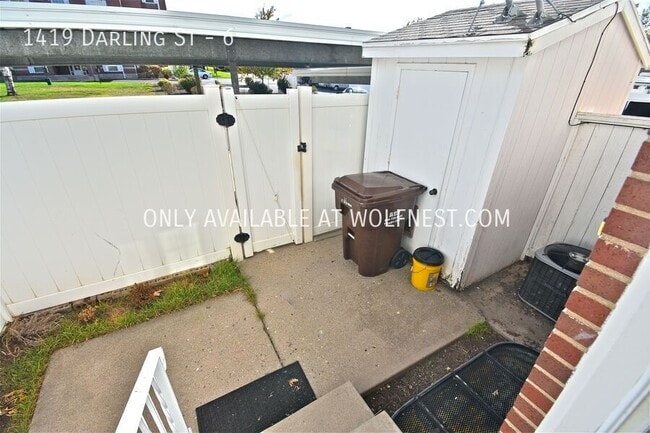 Building Photo - Stunning 3 Bed Ogden Townhome! No Deposit ...