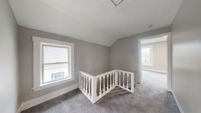 Building Photo - Lorain/W.73 neighborhood, updated 3 bed/1 bath single family house.