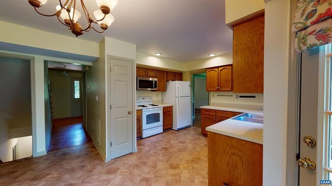 Building Photo - 2424 Holkham Dr