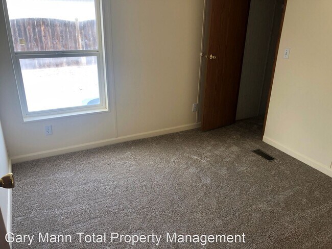 Building Photo - 4 br, 2 bath House - 6102 Rd 3 NE
