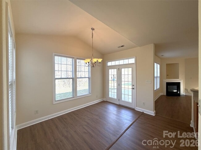 Building Photo - 10082 Paisley Dr