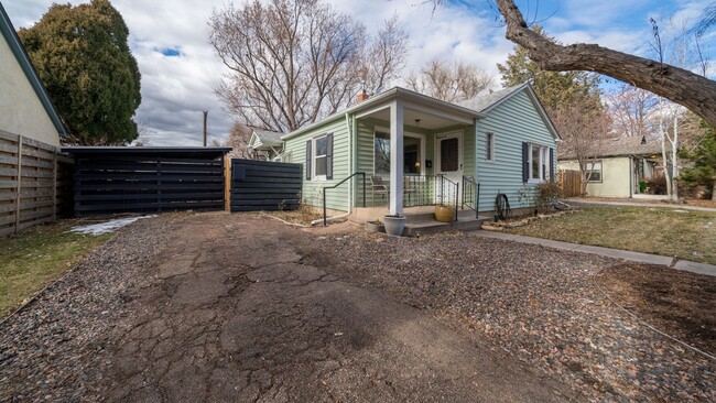 Building Photo - Charming rancher in Bonnyville neighborhood