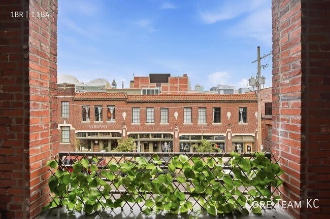 Building Photo - 1803 Wyandotte St