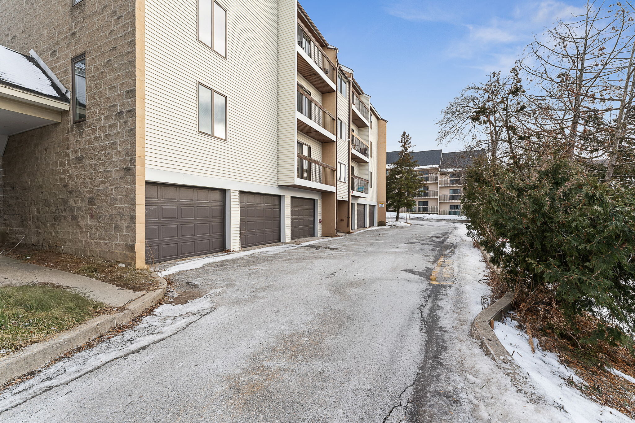 Building Photo - 349 Pearl St