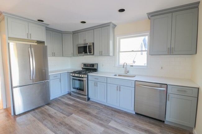 Building Photo - 1472 Nepperhan Ave
