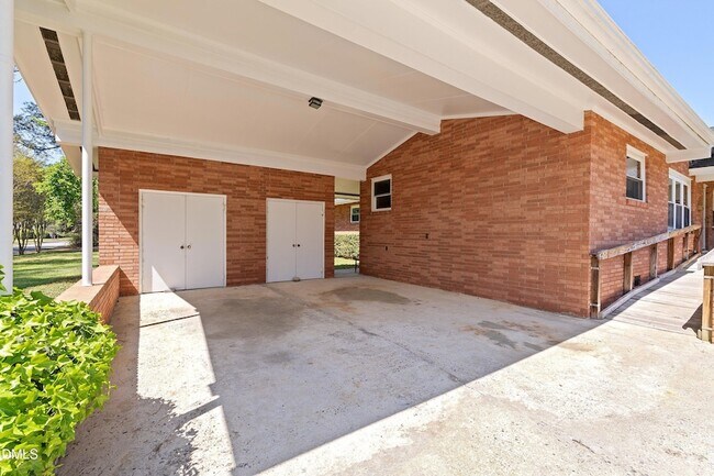 Building Photo - 1114 S 2nd St