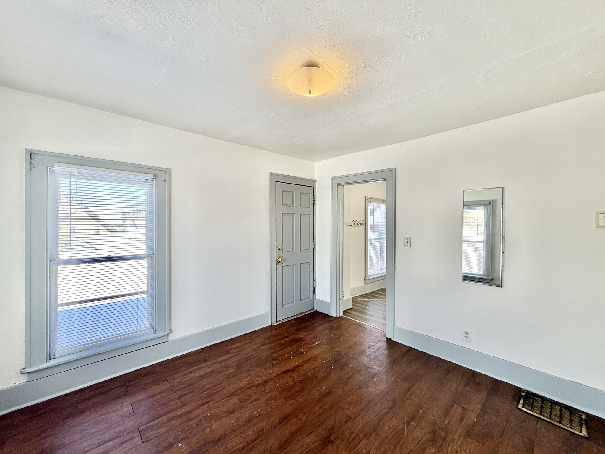 Building Photo - 603 S Jackson St