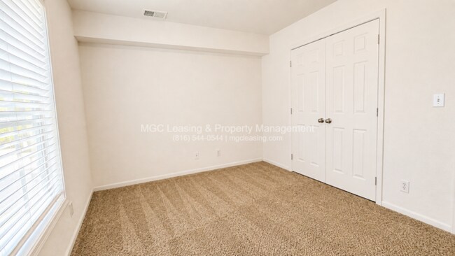 Building Photo - Creekwood Park Townhomes: 3 bedroom Duplex with unique floor plan for rent in the Northland