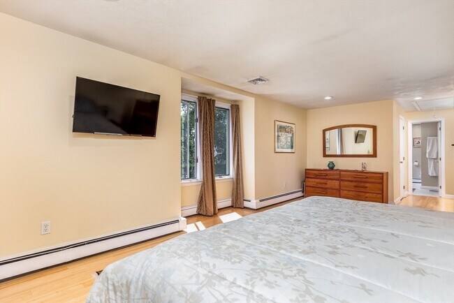 Building Photo - 8 Jackson Rd